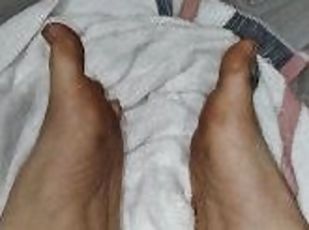 Bathroom feet cumming on my oily feet