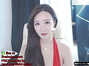 Korean camgirl neat sexy ass in swimsuit