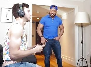 MANROYALE Gamer Twink Uses Tight Ass To Tip Delivery Driver