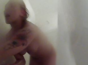 Dahlia&#039;s naughty shower fun