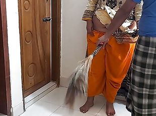 (Desi Priya) Sasurji Ne Apne Bete Ki Patni Ke Sath Kia Kand - Jabardasti Anal Fucked when she was sweeping