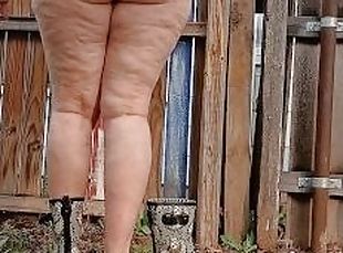 BBW P1SSQUEEN Pisses in her wellies barefoot