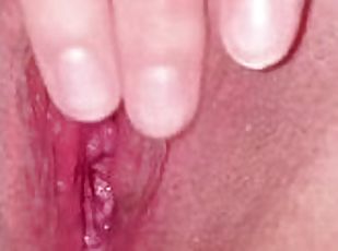 I masturbate the clitoris close-up and cum