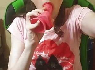 Sissy suck dildo