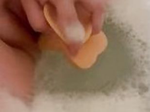 Teen Masturbates in Bubble Bath