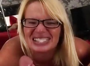 Amateur mom sucks and swallows