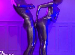 Oily silver bodypaint (Mika et Mimi) - Preview