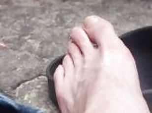 ahhhh My feet be like "what a hot day