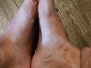 Cum shot on my bare feet