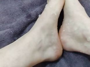 Love rubbing the cum all over my big beautiful feet